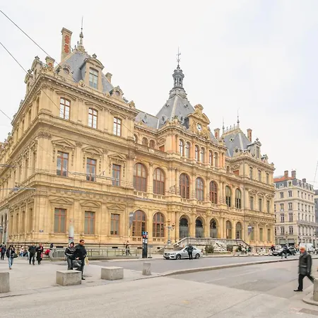 Spacieux Et A Cordeliers Апартаменты